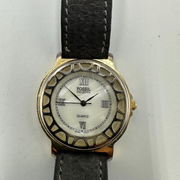 Vintage Fossil Collectors Club Watch Women Two Tone Gray Leather Band Works 8.5\